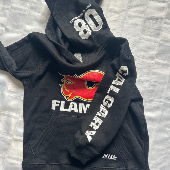 Might Wear Sports Calgary Flames Pull Over Black and Red Hoodie - Picture 8 of 10